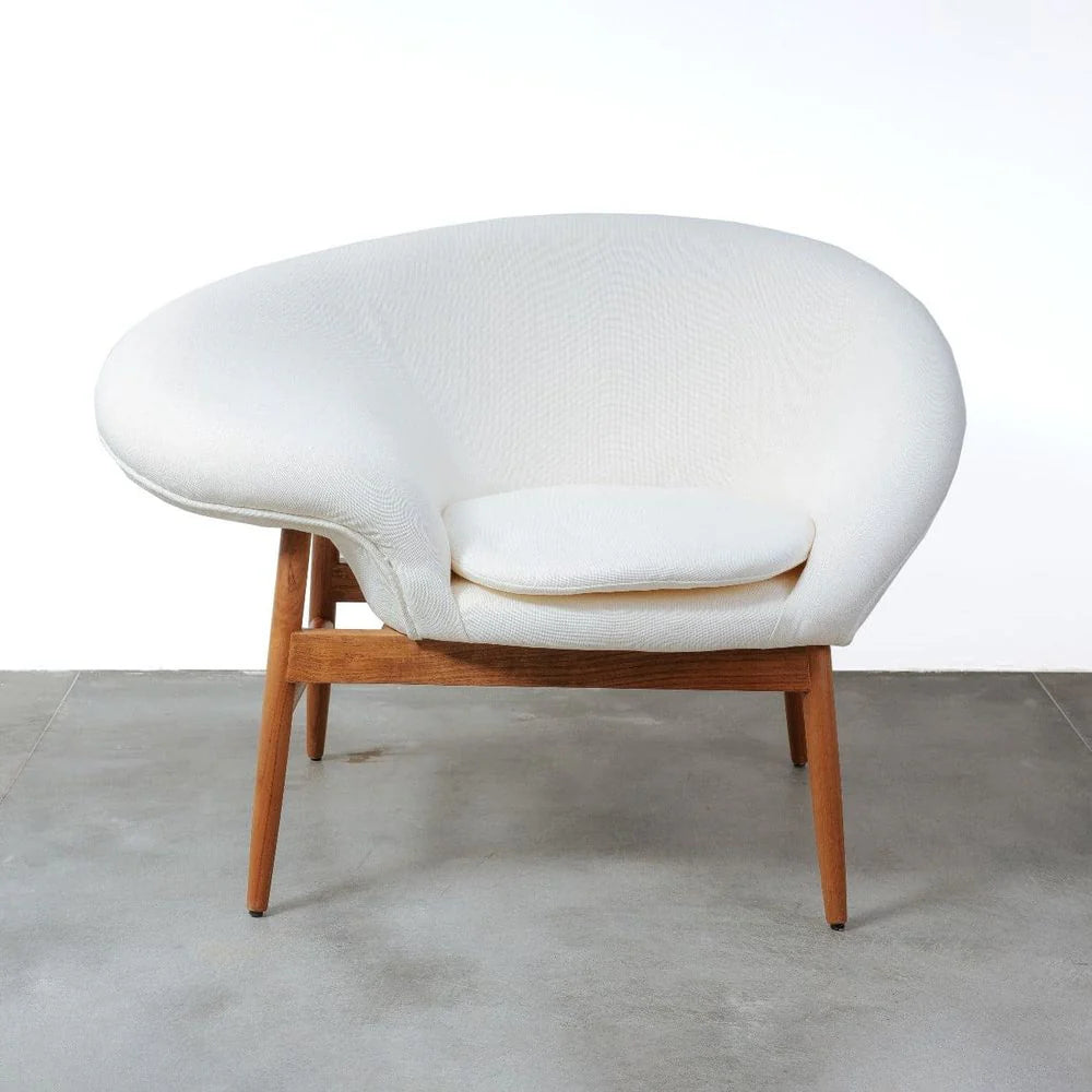 Beige Fabric and Natural Teak Lounge Chair – Left